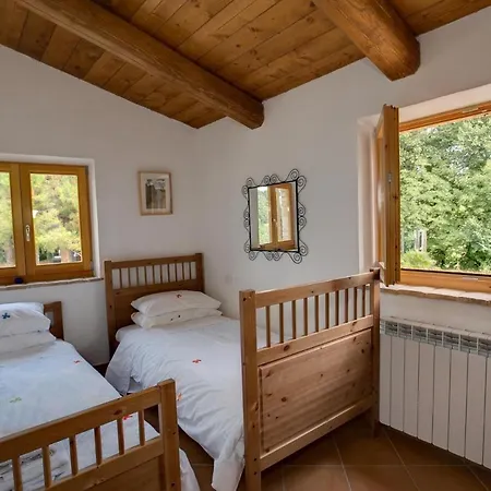 Sleeps 6 Pool Wifi Вилла