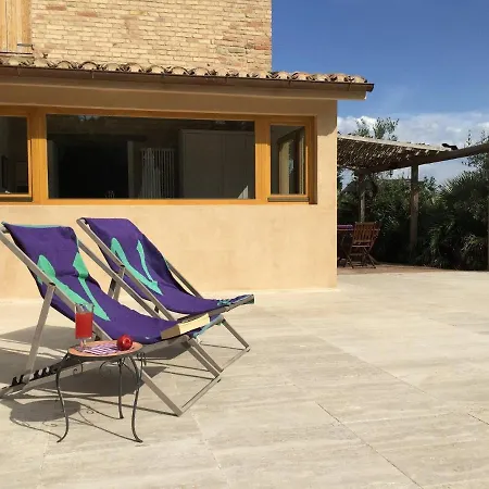 Вилла Sleeps 6 Pool Wifi *
