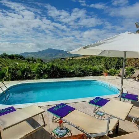 Вилла Sleeps 6 Pool Wifi *