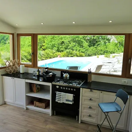 Sleeps 6 Pool Wifi *